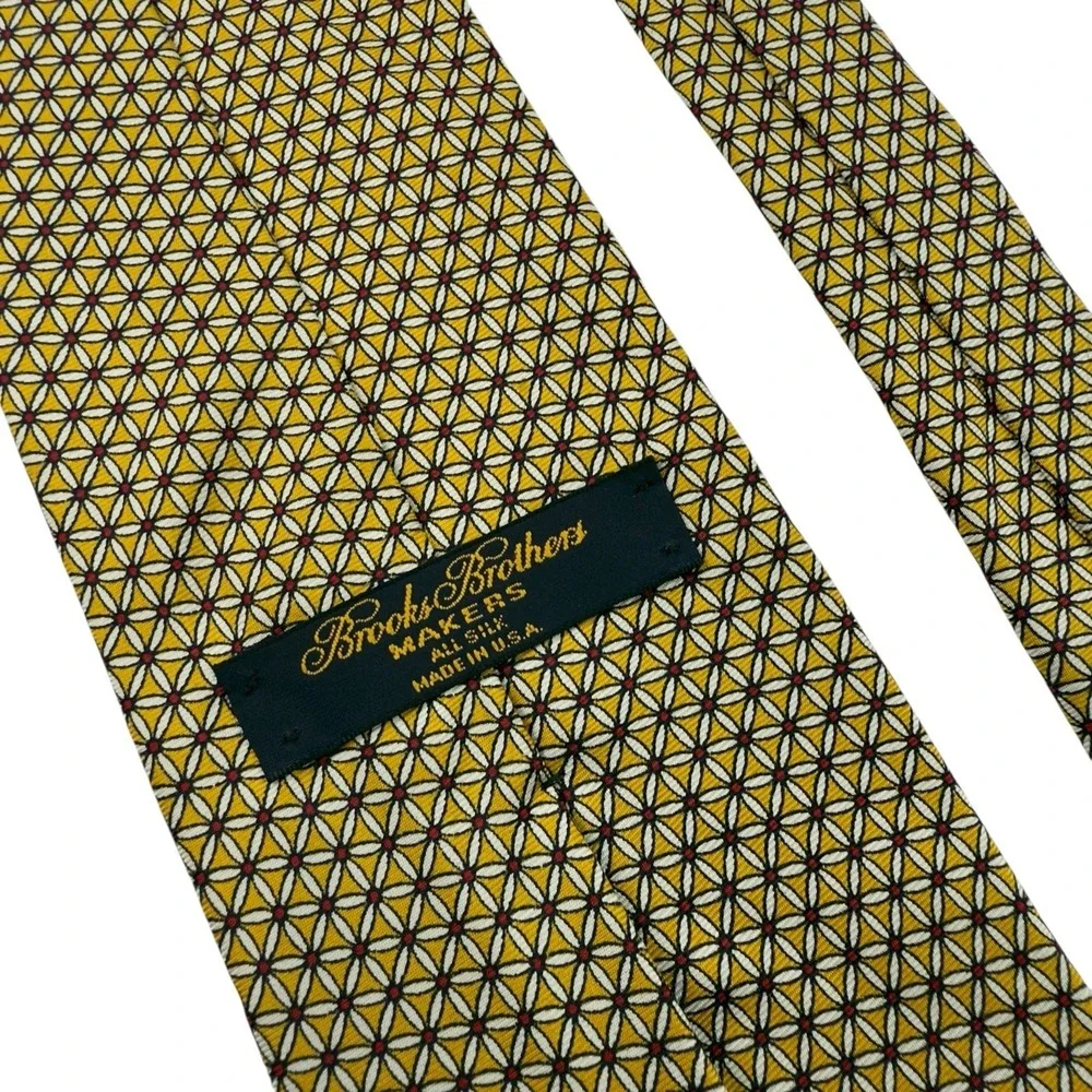 Brooks Brothers Silk Tie Yellow White Red Geometric Print Vintage USA 3.5x57‎